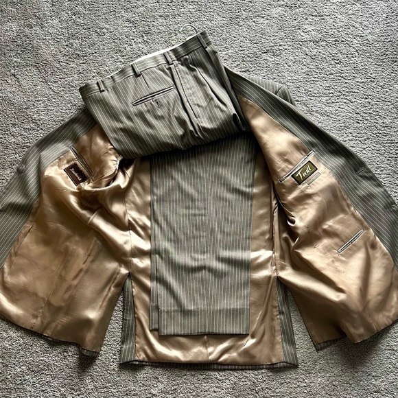 NWOT Twill by Scott Dayton 43L Tan Pin Stripped Suit - Picture 3 of 6